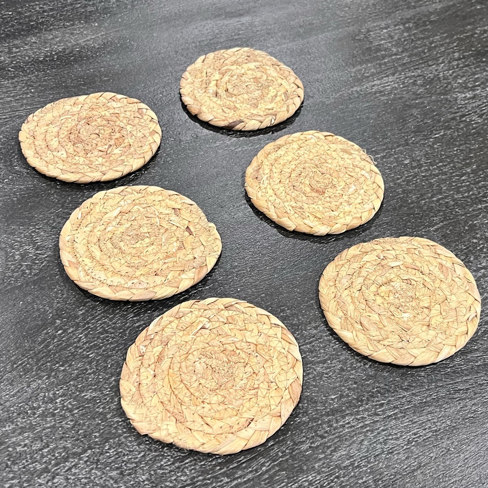 Natural braided and woven coasters - Picture 2 of 3